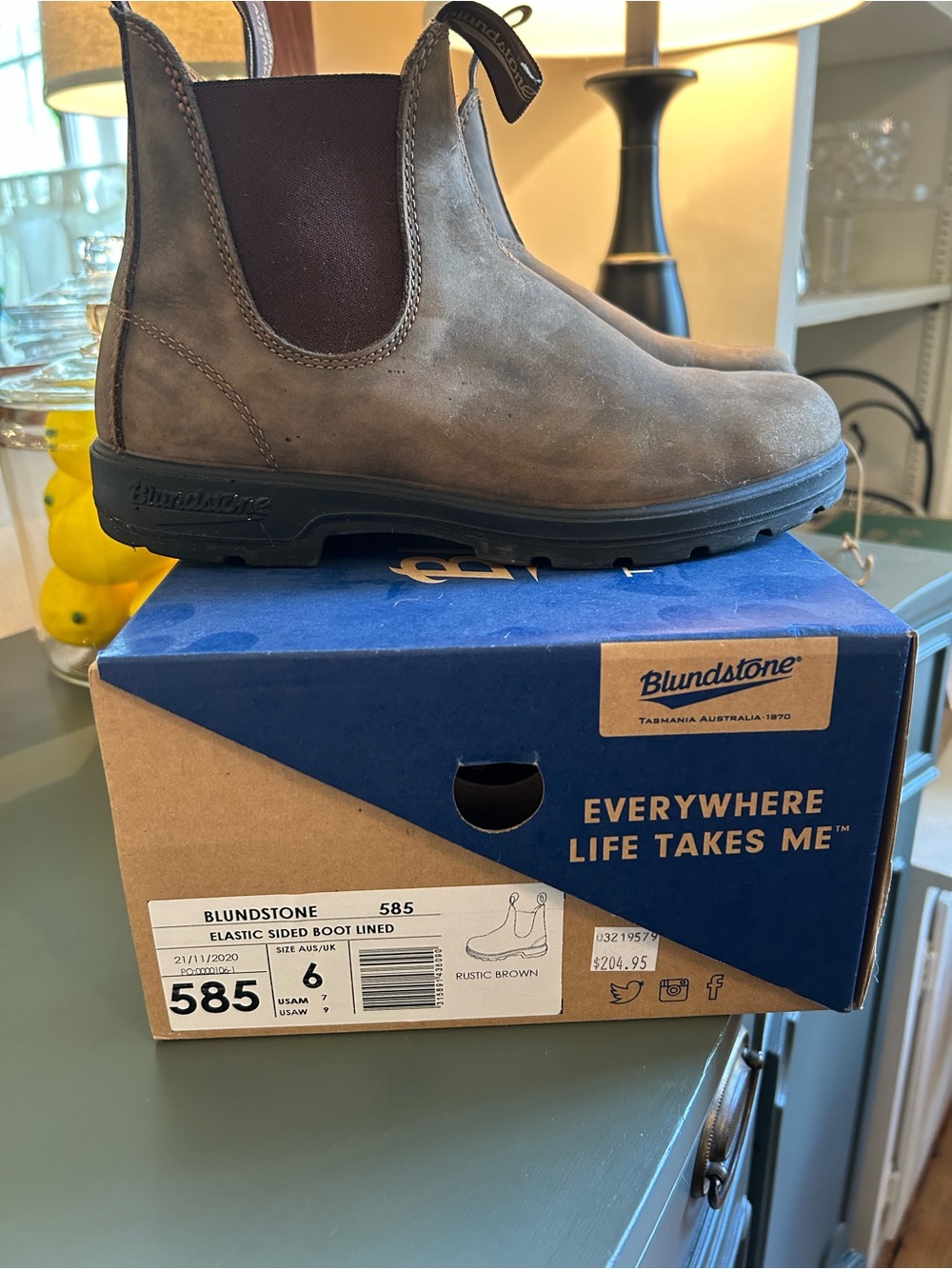 Size 9 rustic brown Blundstone boots